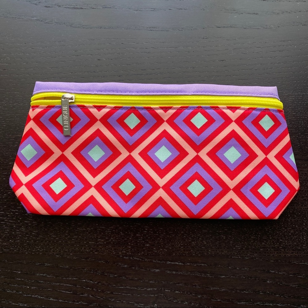 NEW CLINIQUE make-up bag